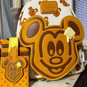 NWT Loungefly Mickey Waffle mini backpack with matching card wallet
